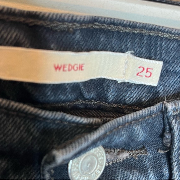 Levi’s | Wedgie Fit Skinny Jeans in Black Wash Sz. 25 - Picture 5 of 5